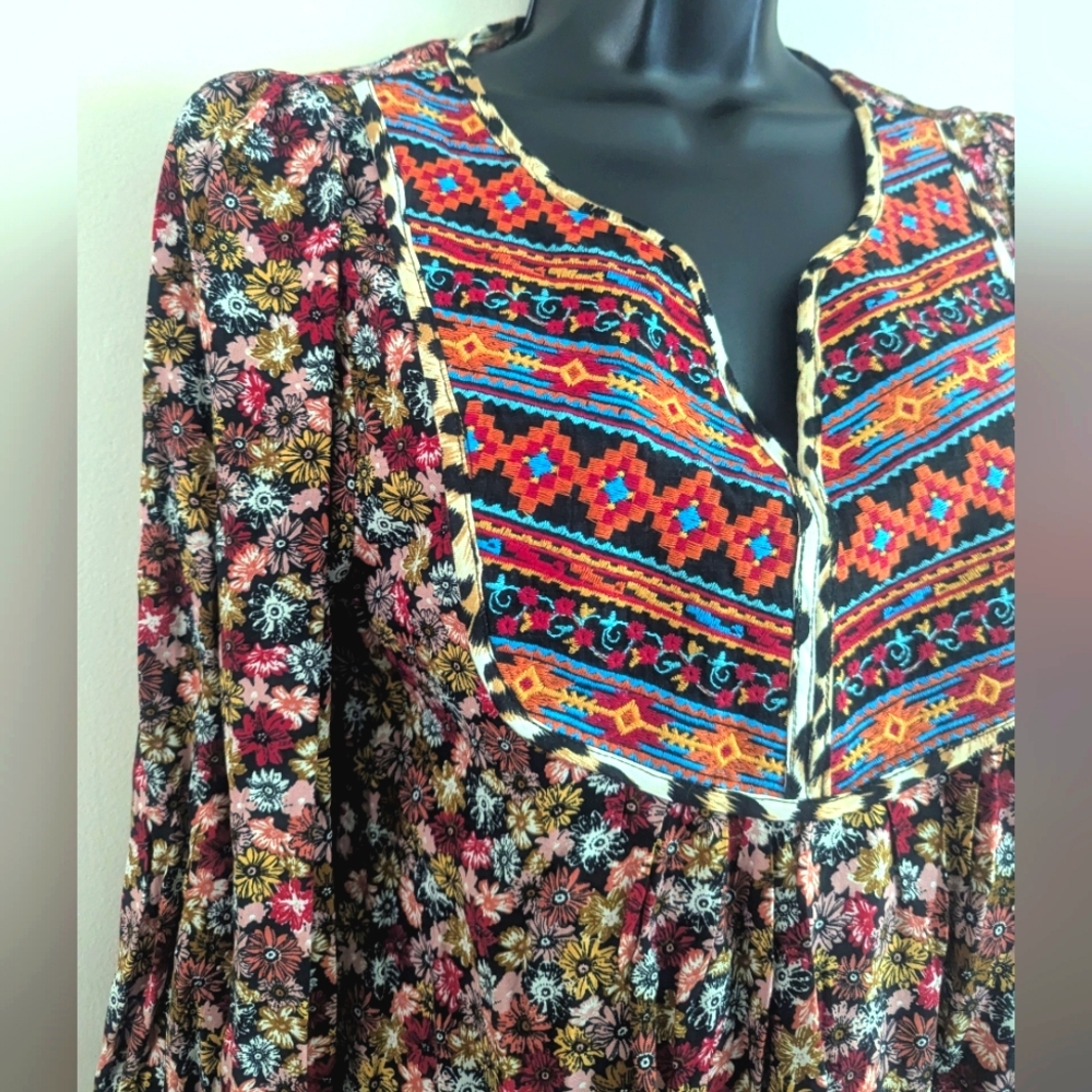 SAVANNA JANE Flowy Boho Tunic Small Animal Print Embroidered Blouse EUC